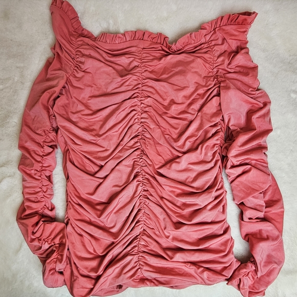 Express Body Contour Compression Off The Shoulder Ruched Tee - Picture 6 of 6